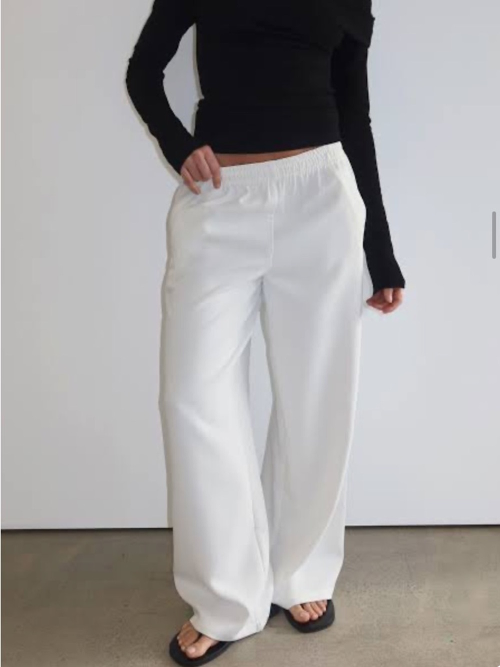 Aritzia - The Group by Babaton - Wide Leg White Sweatpants